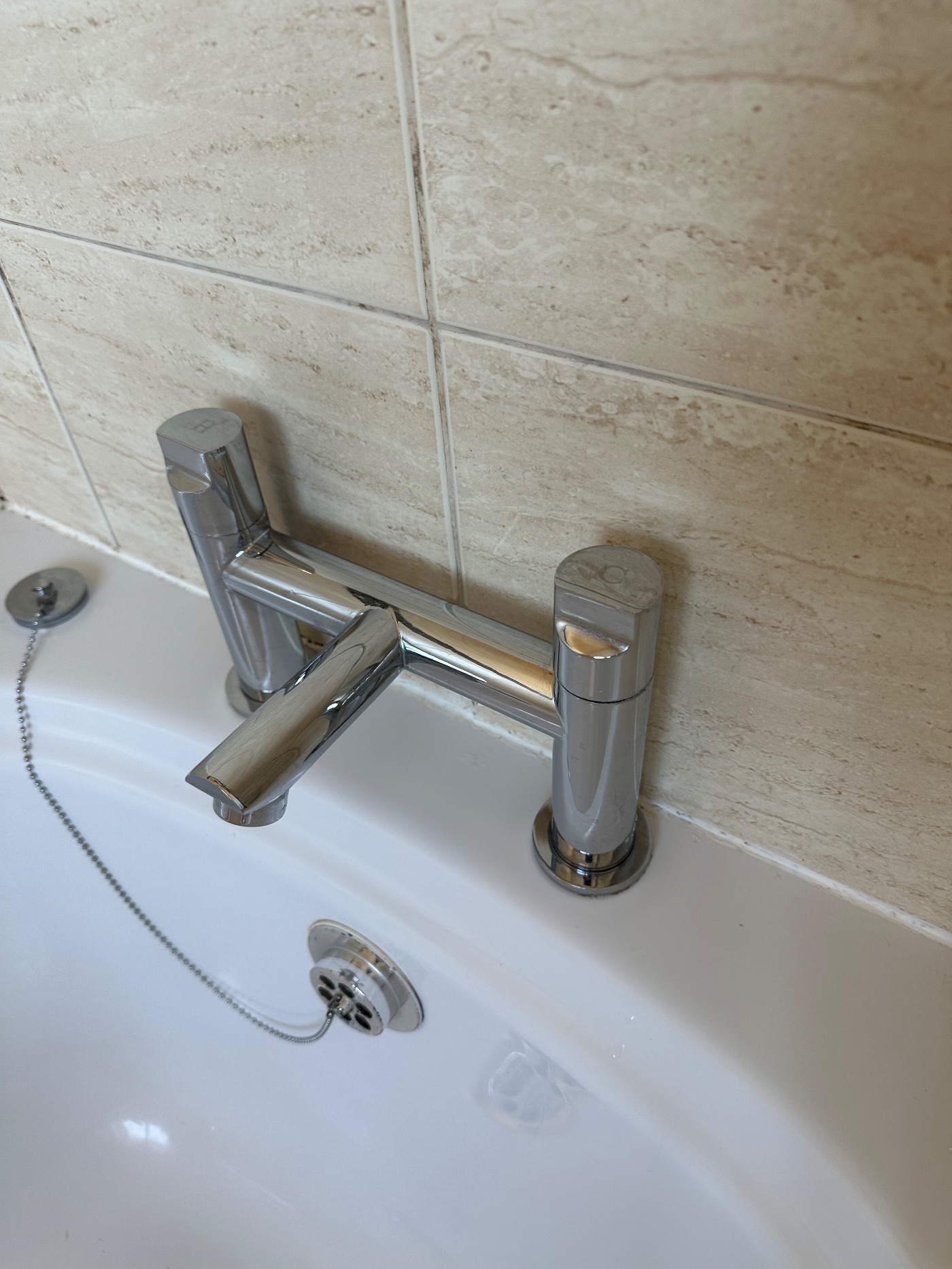 After Makepeace & Shine clean — The standard bath tap shine ✨